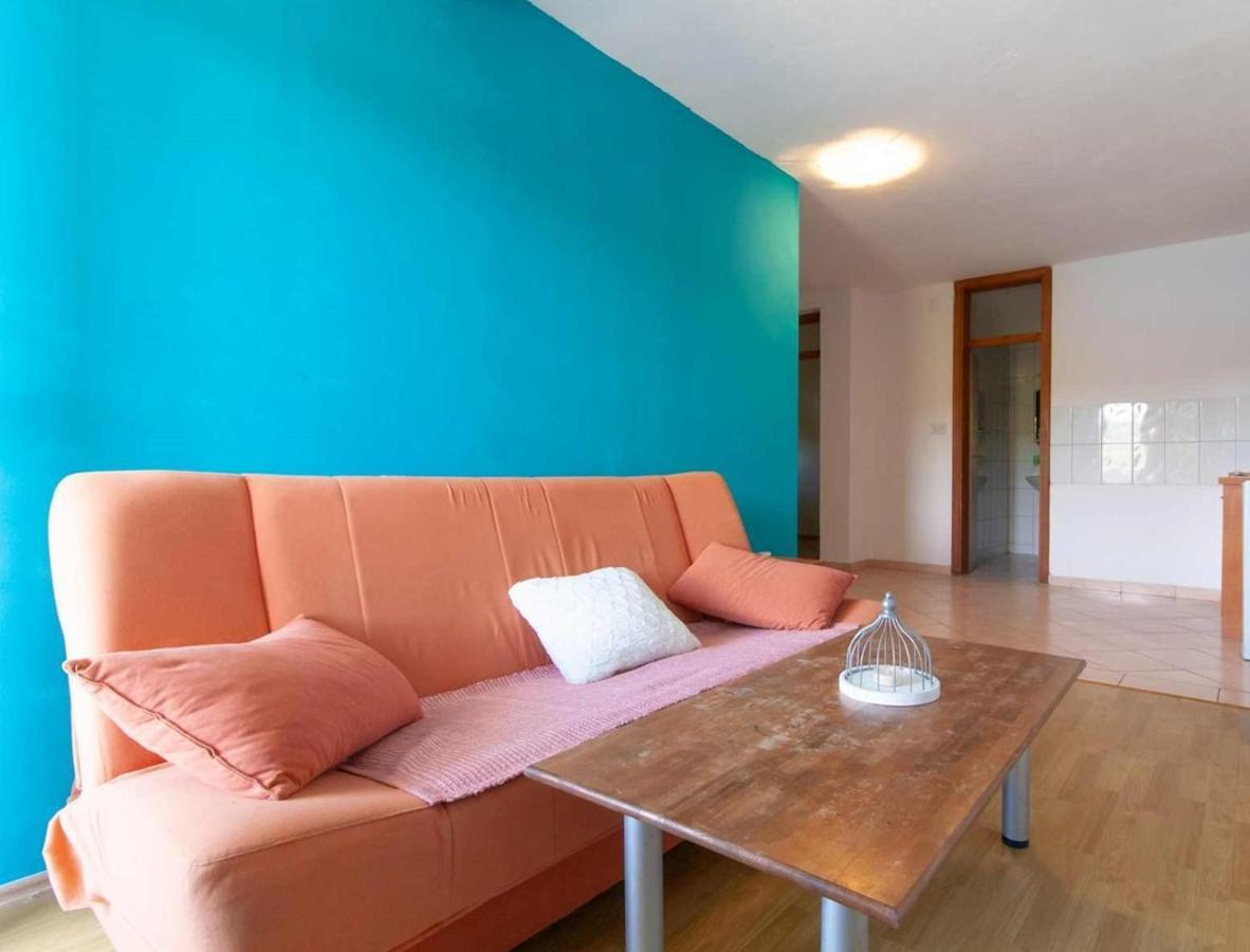 Apartments Laura Neum Bagian luar foto